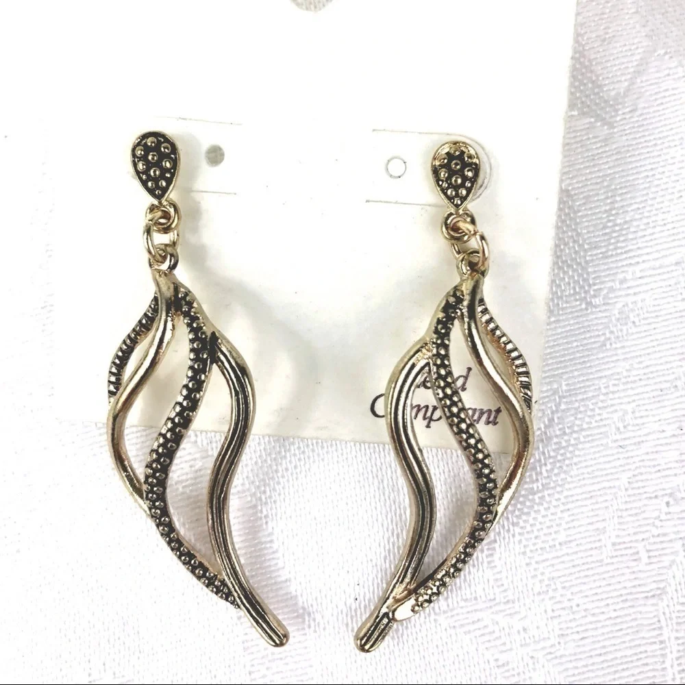 GOLDTONE Lightweight STATEMENT EARRINGS #114